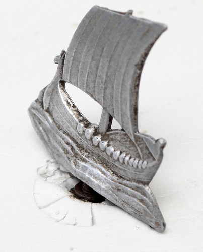 Vintage fender figure emblem - fender,