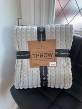 Pyramid Jacquard Fleece Throw