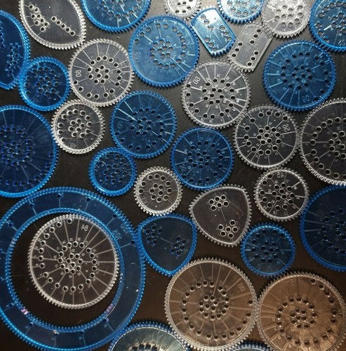 Spirograph clear blue cogs - &,