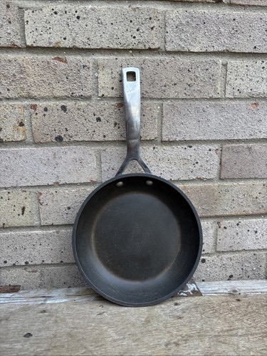 Creuset toughened non stick - le,