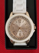 Boxed Avon Women's Round Face