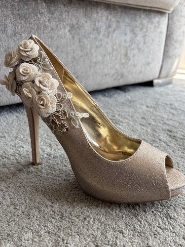 Gold lace flower design - 3d,
