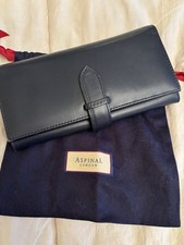 A spinal Of London Wallet