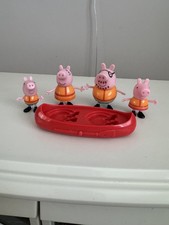 Peppa Pig Canoe / Row Boat & Peppa Figures In Life jacket - 4 Figures Family 