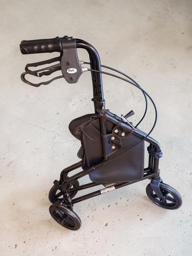 Wheel mobility walker with - 3,