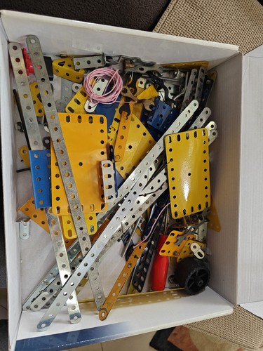 Box metal meccano parts and - of,
