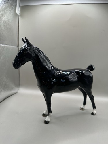 Beswick hackney horse black - hackney,