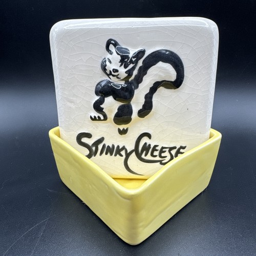 Stinky cheese dish - stinky, lid
