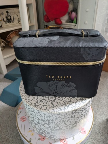 Ted baker black gold make - black,