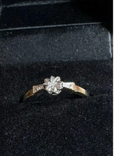 9ct gold dimond - 9ct, ring