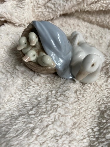 Lladro 4895 ducklings mother - lladro,