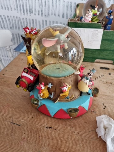 Rare disney dumbo snow globe - dumbo,