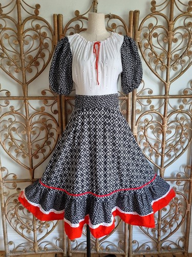 Vintage embroidery anglaise