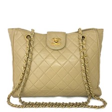 EGA CHANEL Quilted Matelasse Lambskin CC Logo Chain Shoulder Tote Bag*/8BH0302