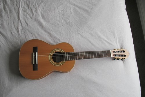 Size classical guitar - 1/2,