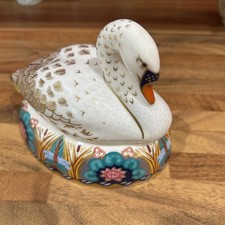 White swan nesting - ROYAL CROWN DERBY PAPERWEIGHT GOLD STOPPER NO BOX