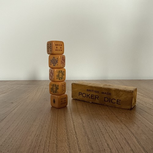 Vintage bakelite poker - dice, in