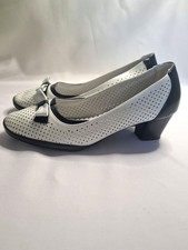Women's Shoes, Pavers. Size 7