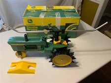 John Deere Traveling Lawn