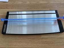 Fiskars portable sure-cut paper trimmer A4