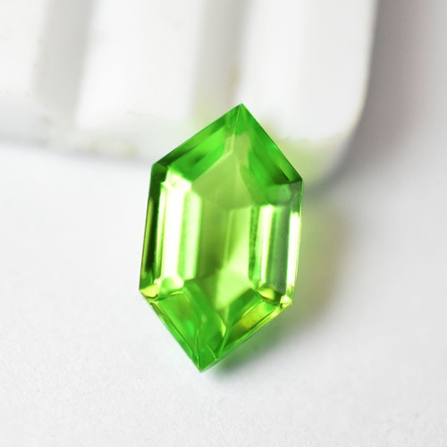 Natural green peridot - ct,
