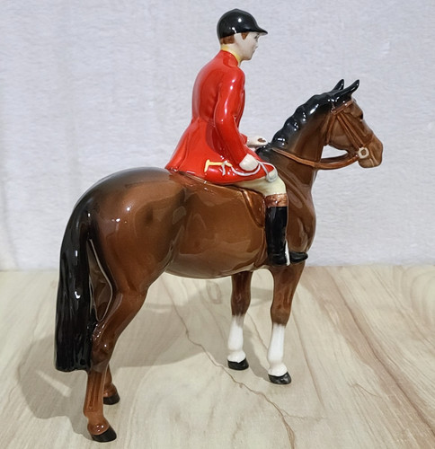 Beswick huntsman standing - beswick, on