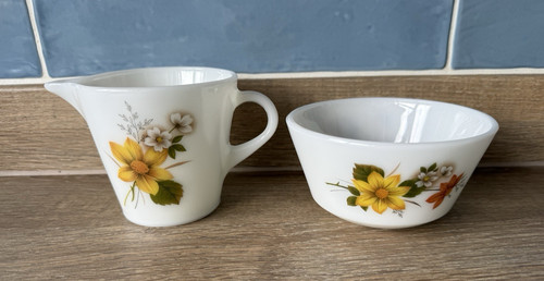 Pyrex milk jug sugar - &, bowl
