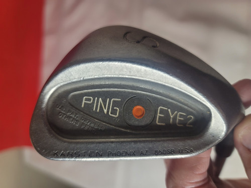 Ping eye red dot - eye, sand