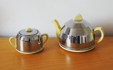 VINTAGE Art Deco 'Insulated Tea Set' Beige & Yellow Bee Hive  Style , lined top.