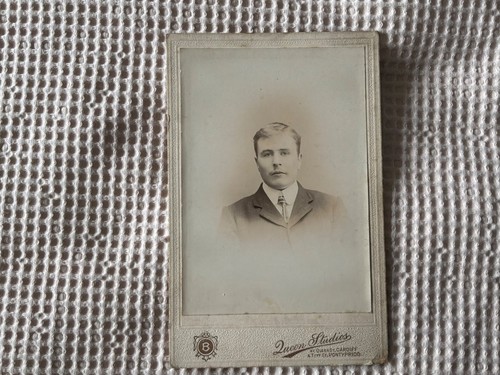 Cabinet card young - card,