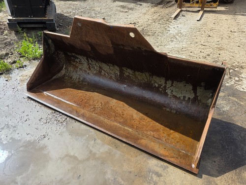 Manitou telehandler bucket