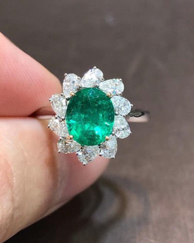 Oval cut vintage emerald ring - vintage,