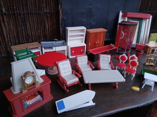 Small lot vintage dolls - small, house