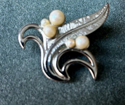 Vintage 1960s crown - crown, trifari