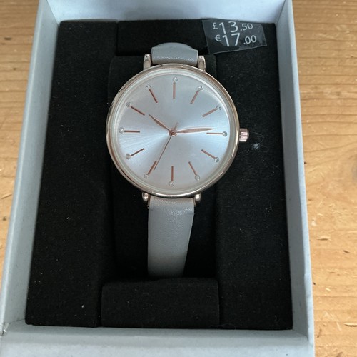Ladies quartz wristwatch - quartz, by