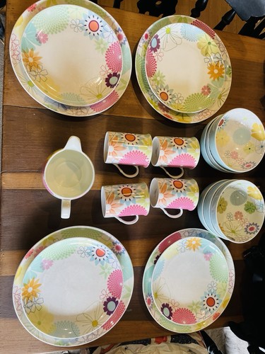 Port meirion dinner - port, plates