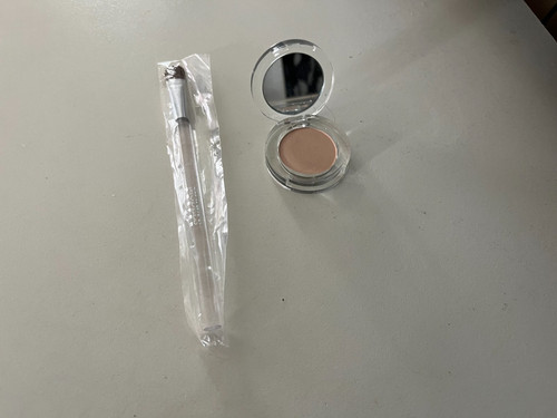 New models prefer eyeshadow - new,