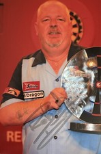 ROBERT THORNTON HAND SIGNED 6X4 DARTS PHOTO 2