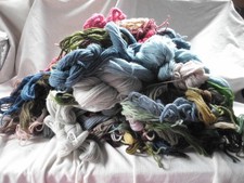 BIG JOB LOT MIXED TAPESTRY NEEDLEPOINT WOOL YARNS etc ODDMENTS & SKEINS 1.3 KILO