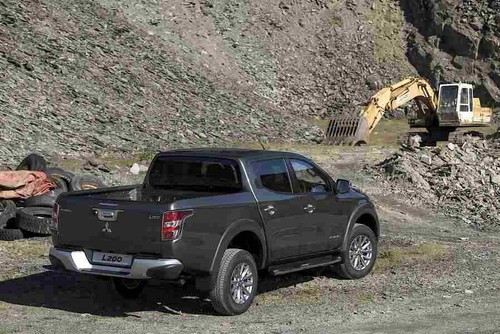 Mitsubishi l200 double cab - mitsubishi,