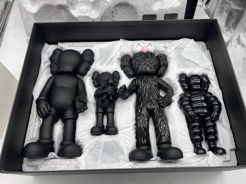 New box kaws family vinyl - box,