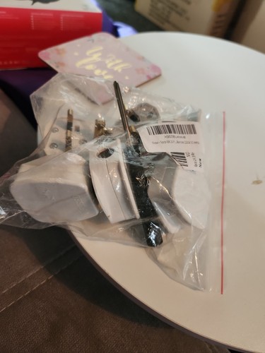 Brand new pieces pin - new,