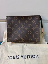 Louis Vuitton Toiletry 19