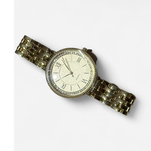 Gold tone quartz analog - quartz,