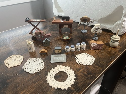 Vintage pieces dolls house - ,