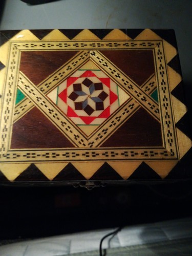 Beautiful vintage lacquered - beautiful,