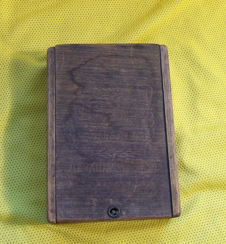 Empty vintage wooden cigar - empty,