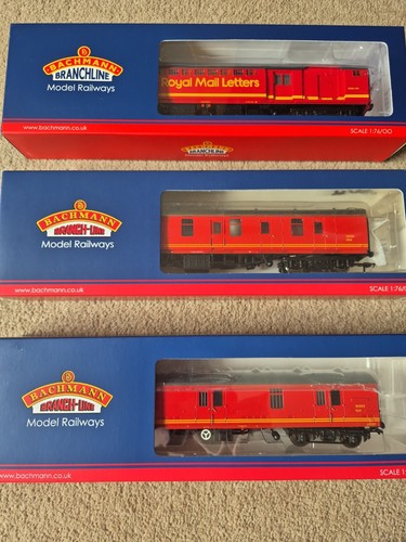 Bachmann red mail coaches - x,