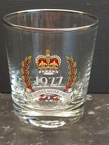 Vintage 1977 queens silver - vintage,