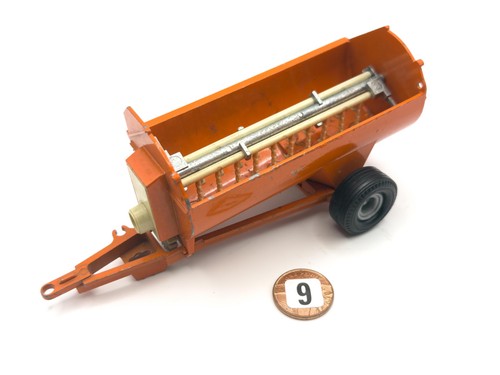 Vintage britains scale - 1:32,